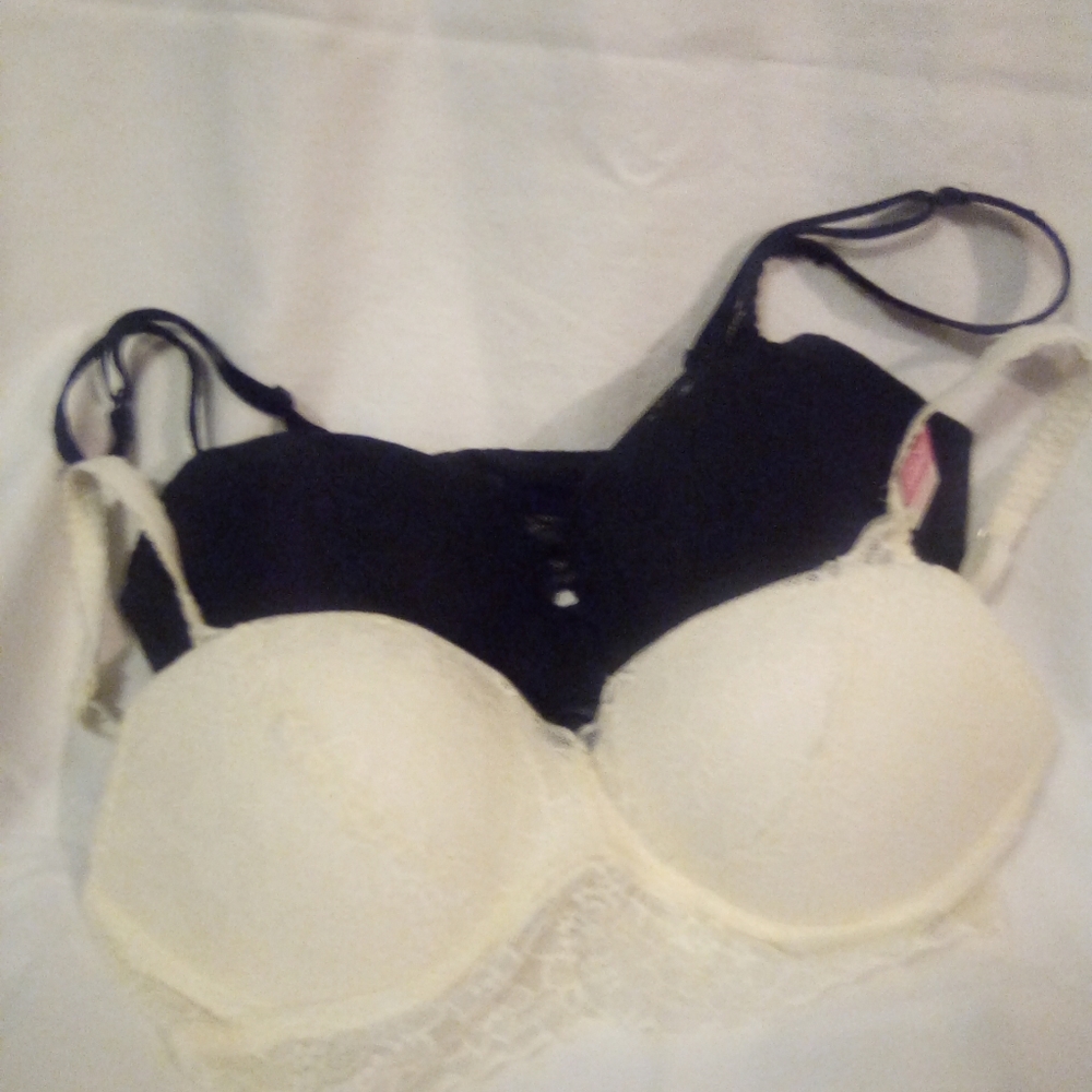 Pink Victoria secret bra's
